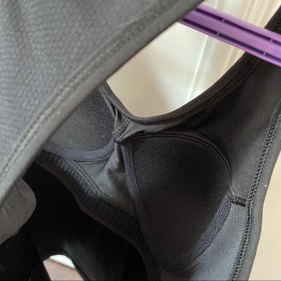 Nike Dry Fit Tank with Built In Bra - Picture 4 of 4